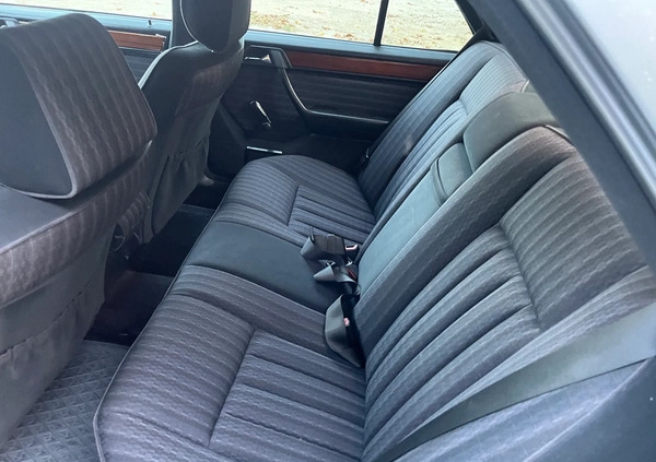 Mercedes-Benz W124 (1984-1993) cena 26890 przebieg: 227000, rok produkcji 1991 z Buk małe 154